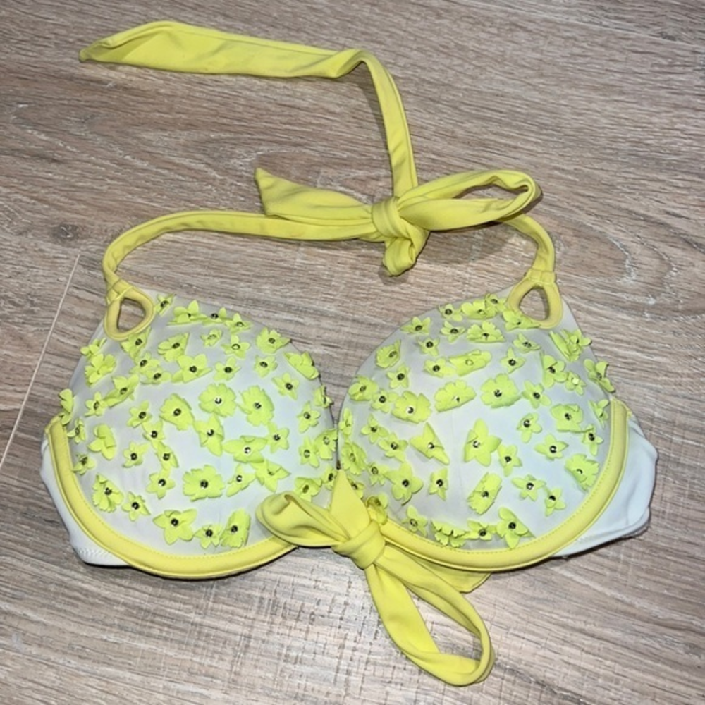 Victoriaโs Secretโ bikini top bombshell push up vintage y2k